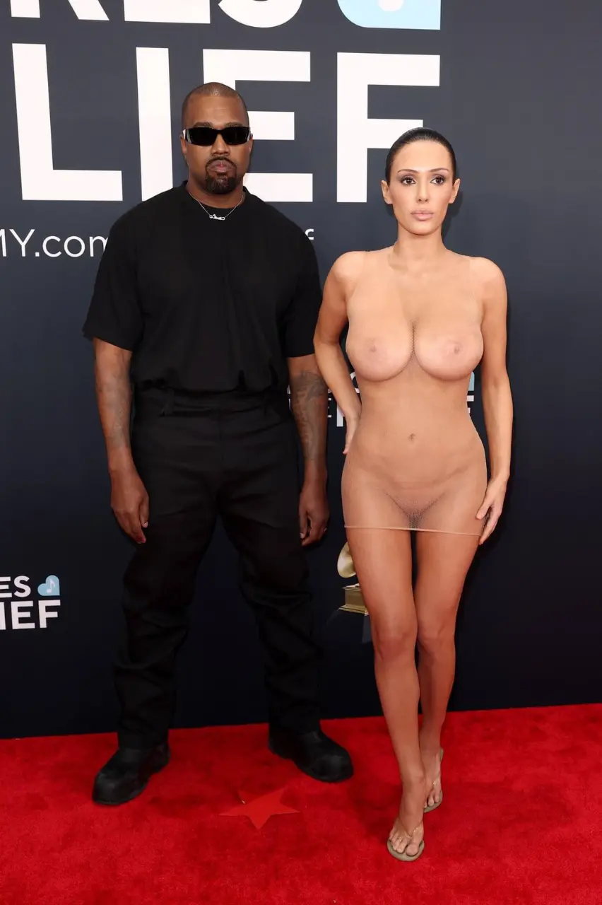 bianca-censori-at-the-grammys-v0-jewz0e4q9tge1.webp