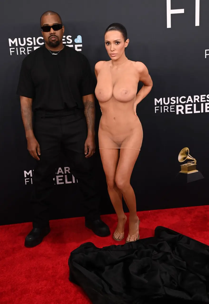kanye-west-and-bianca-censori-attend-the-67th-grammy-awards-news-photo-1738544167.pjpeg.webp