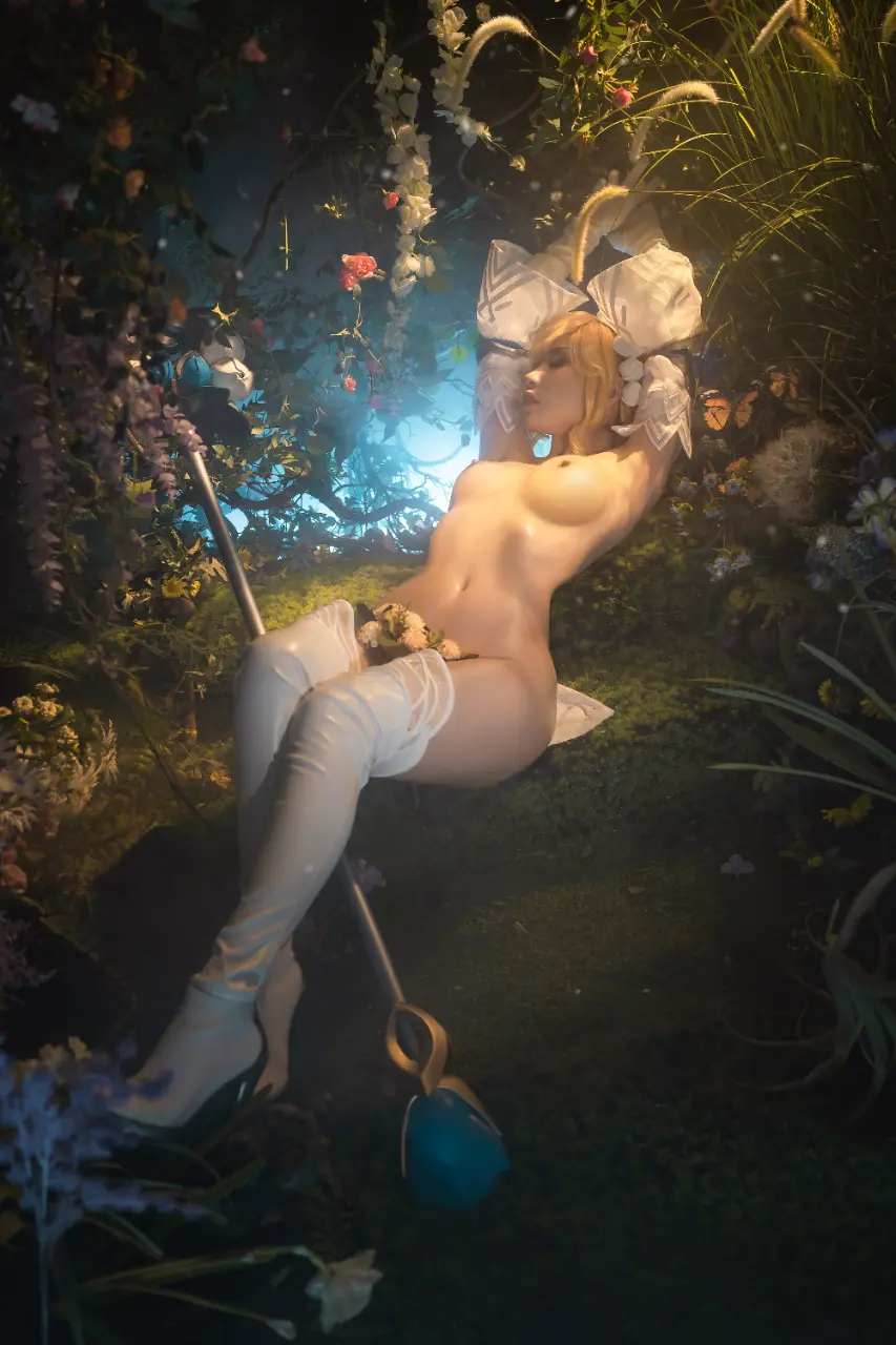 Nekokoyoshi (爆机少女喵小吉) cosplay Lux - League of Legends (26).webp
