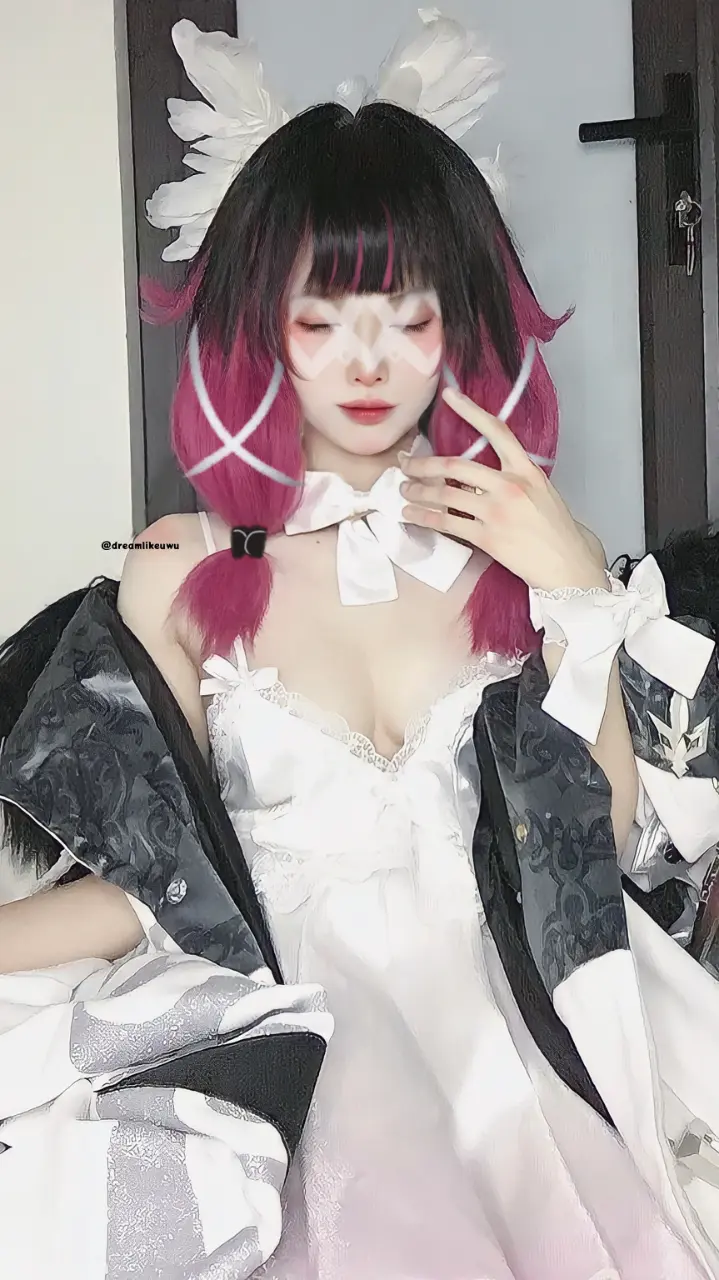 DreamlikeUwU cosplay Columbina - Genshin Impact (2).webp