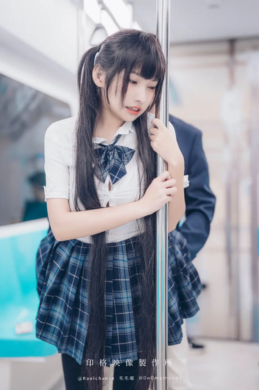 無毛猫 (Momocat) - Bus (7).webp