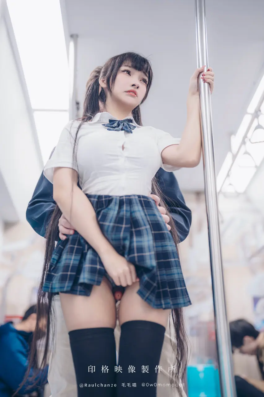 無毛猫 (Momocat) - Bus (8).webp