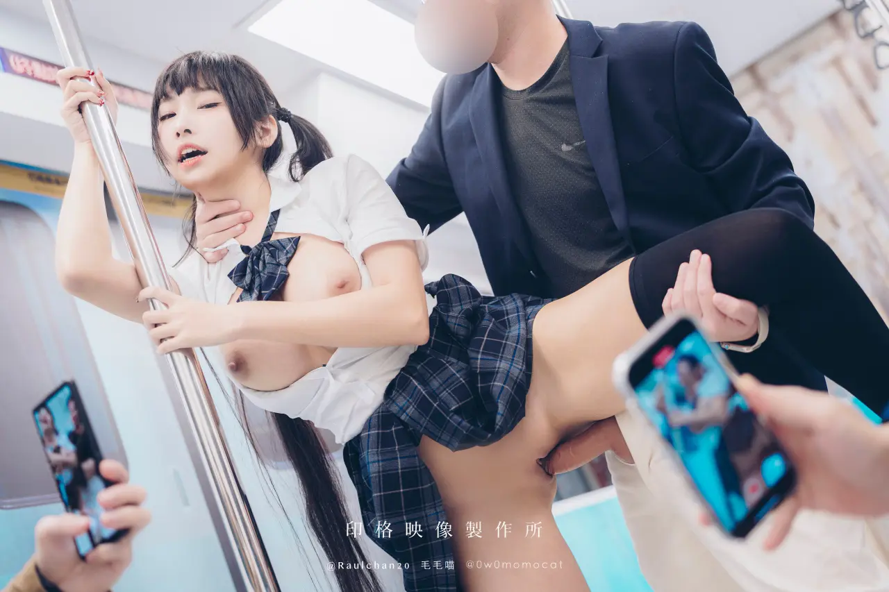 無毛猫 (Momocat) - Bus (24).webp