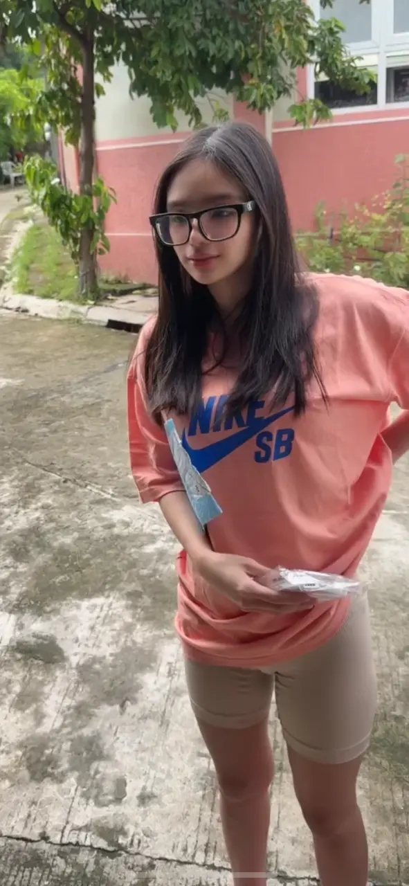 Jiji plays tambukikiam