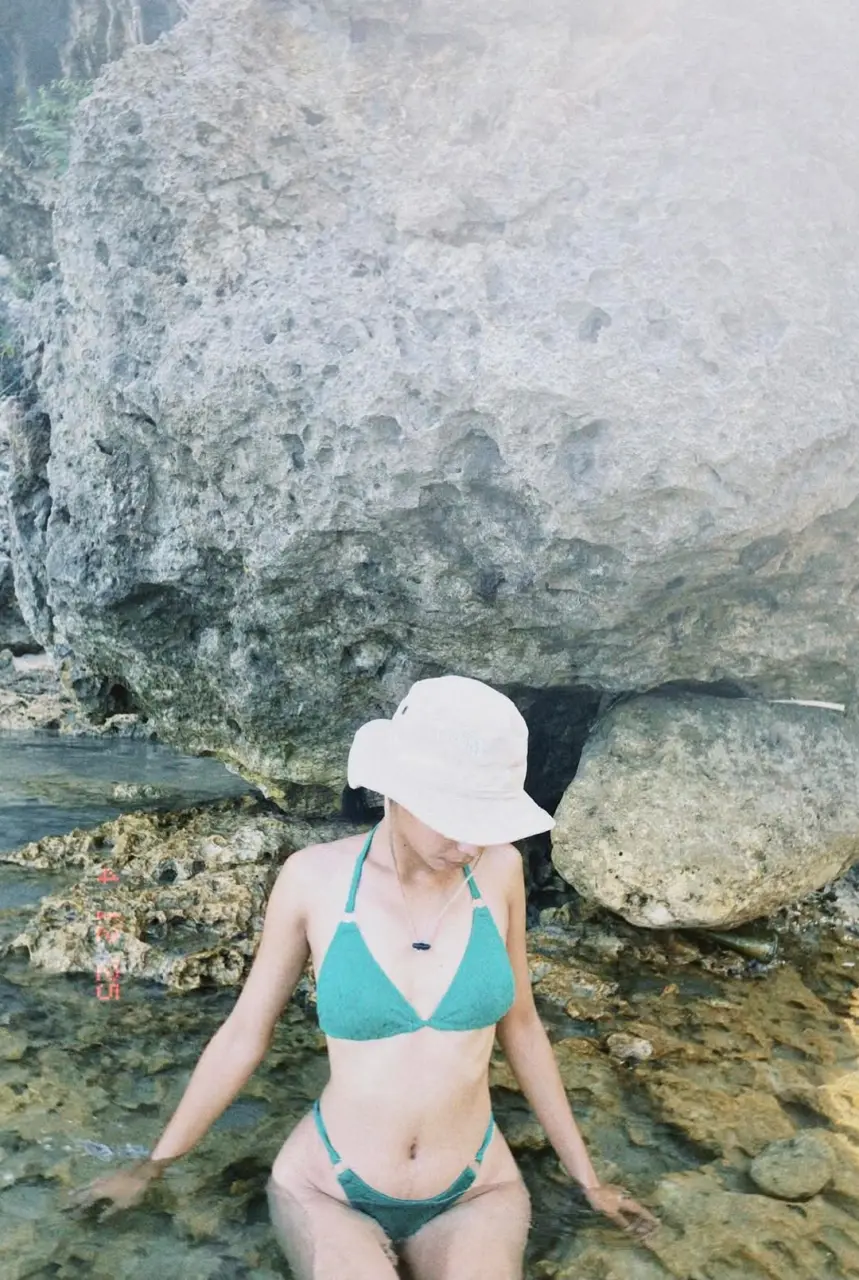 Bikini pics ni tropa