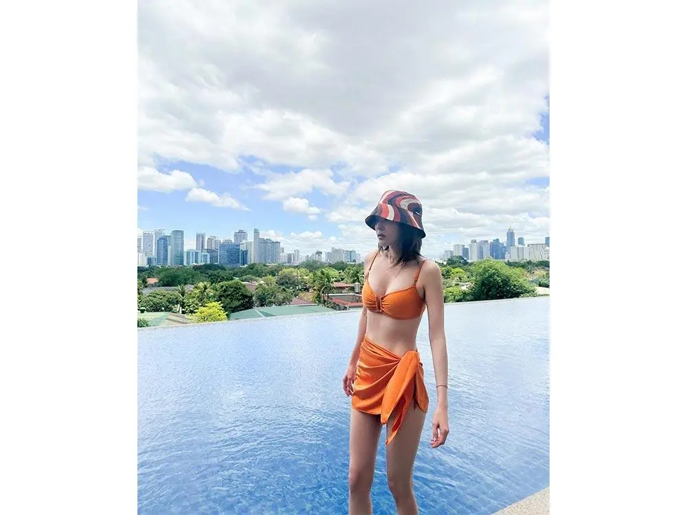 sandara_park_s_fun_moments_in_the_philippines_manila_skyline_1713430495.webp