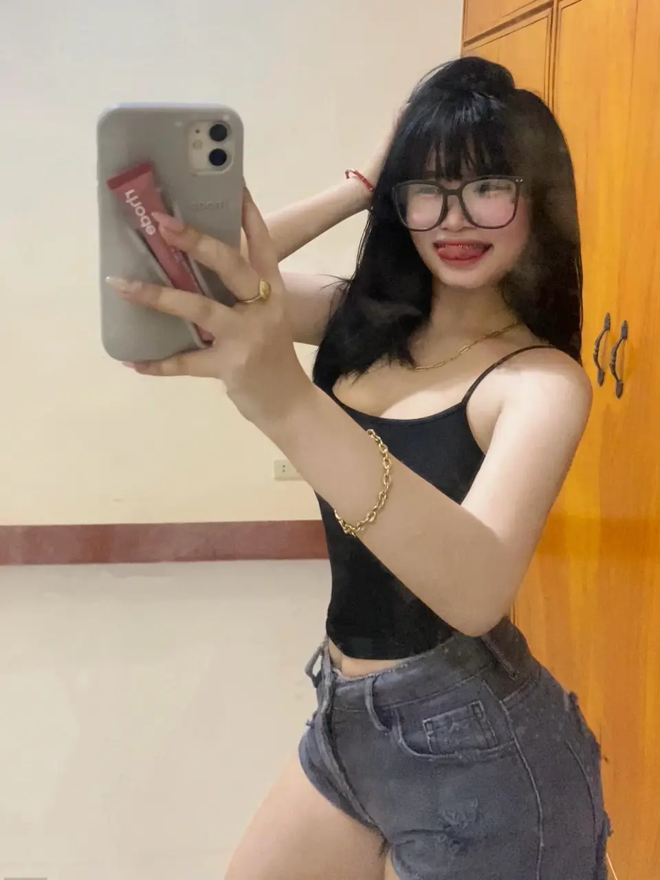 ur_gf_adj_3664336526929853040.webp