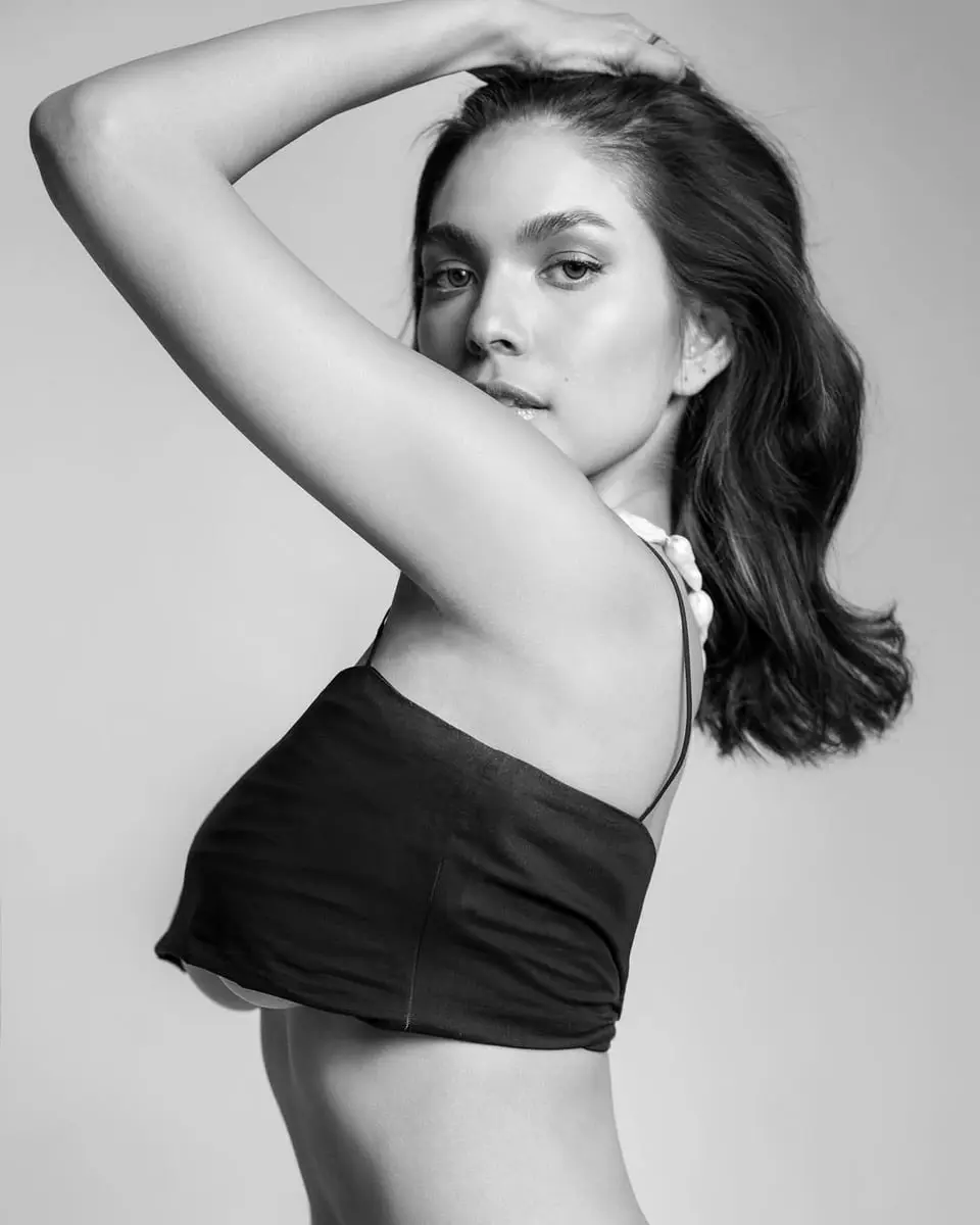 Andrea Torres underboob