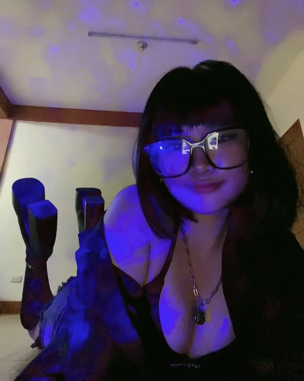 ur_gf_adj_3295096318942121328.webp