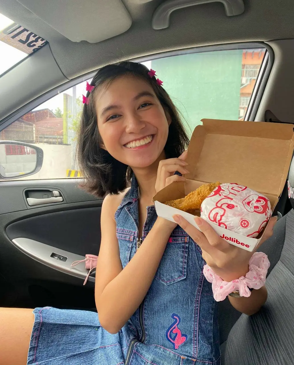 Basta jollibee bida ang saya