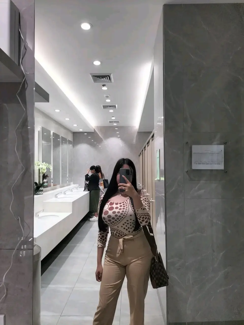 1760711478168.webp