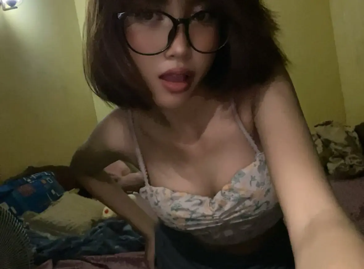Fine shyt glasses n boobs - ig + threads finds