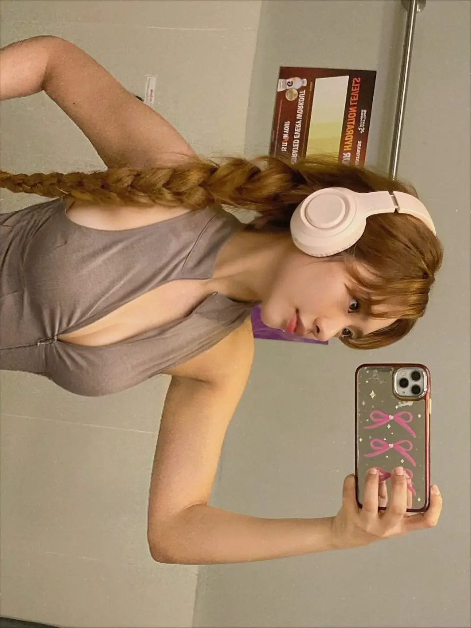 missselois_d3a08f5dbb4745319cb91222bc1ba9ec.webp