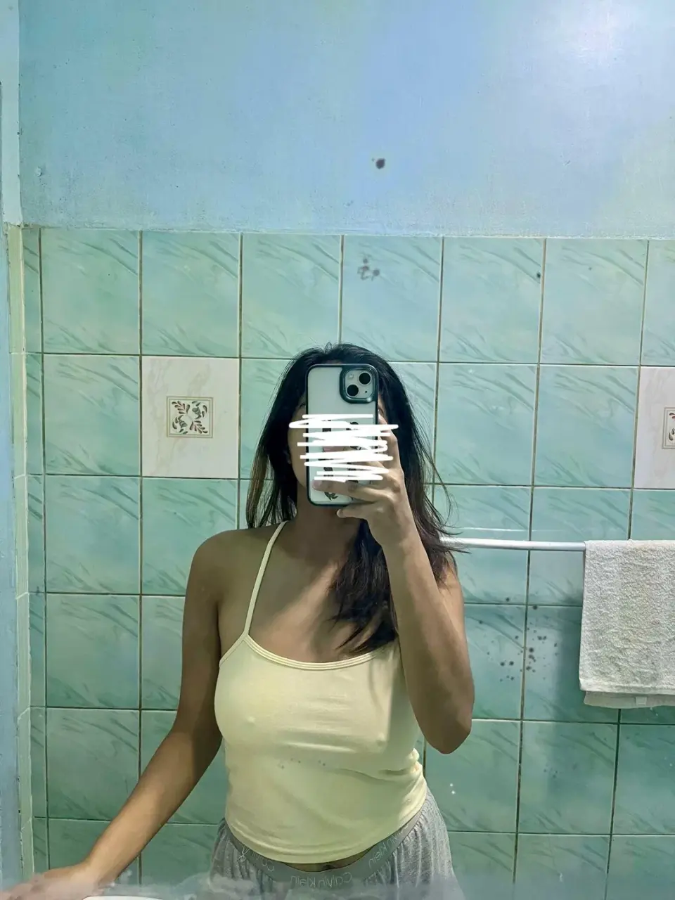 peek-a-boo-hi-its-me-again-f-v0-xsg4f1vdtvwf1.webp