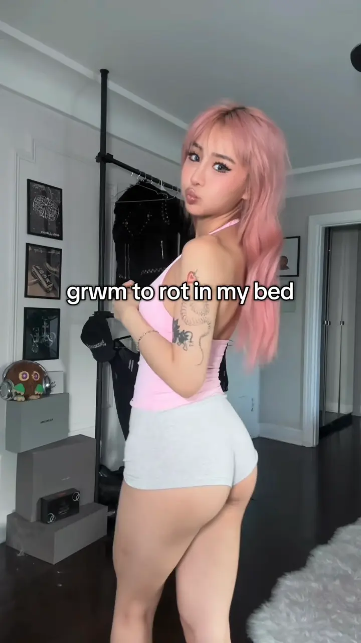 Free upskirt thirst trap from tiffanobi part 1