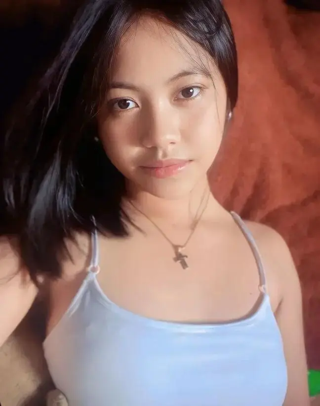 Simpleng ganda ni Pinay eacakes [Rekta]