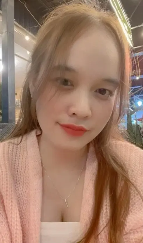 Đụ nhau public bú cu bế lên dập trước cửa phòng trọ - Hình 01_1.webp