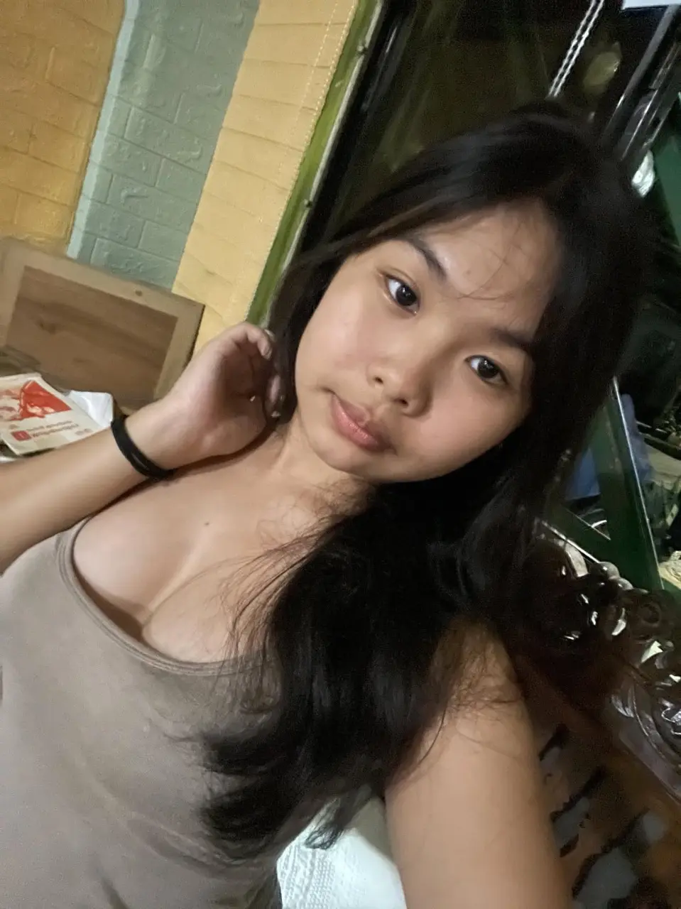 Cutie w/ big boobs - threads finds