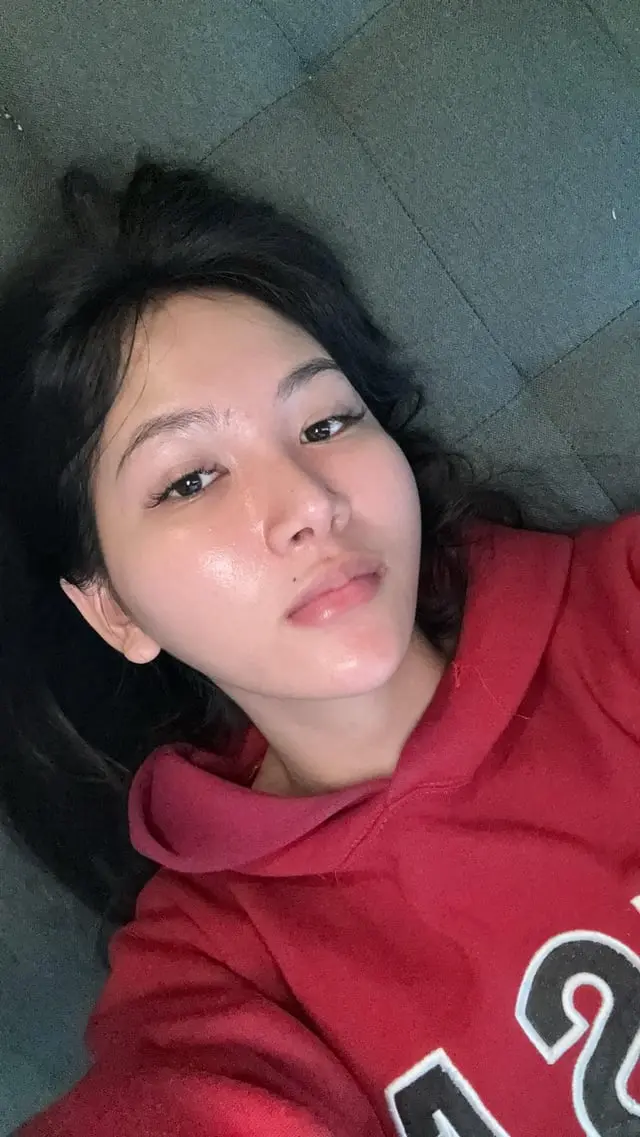 looking-sad-coz-i-need-a-hand-wrapped-around-my-neck-v0-riy0gwkk3knd1.webp