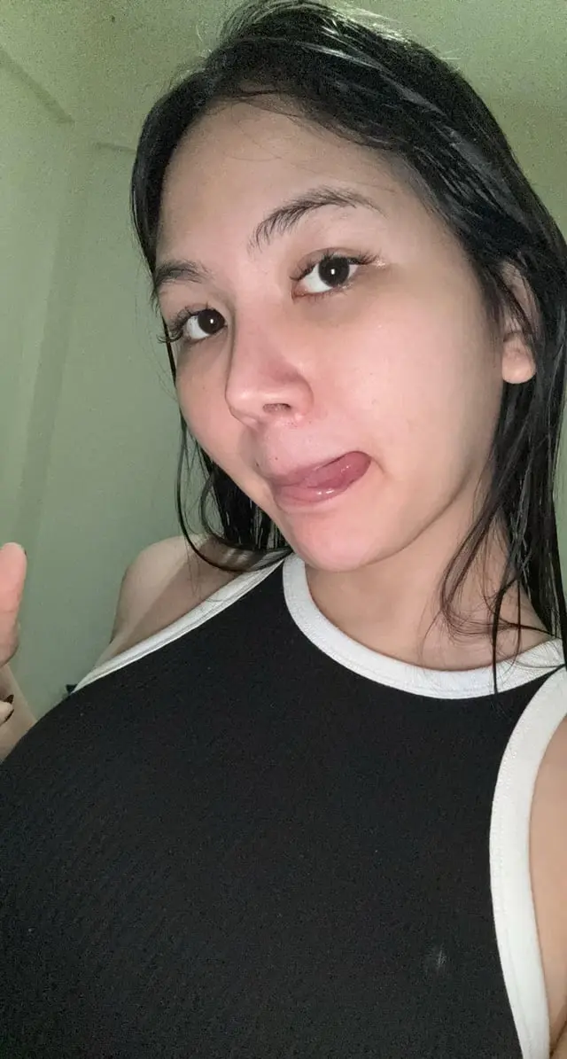 just-got-out-of-the-shower-selfie-v0-v8eix2fbylod1.webp