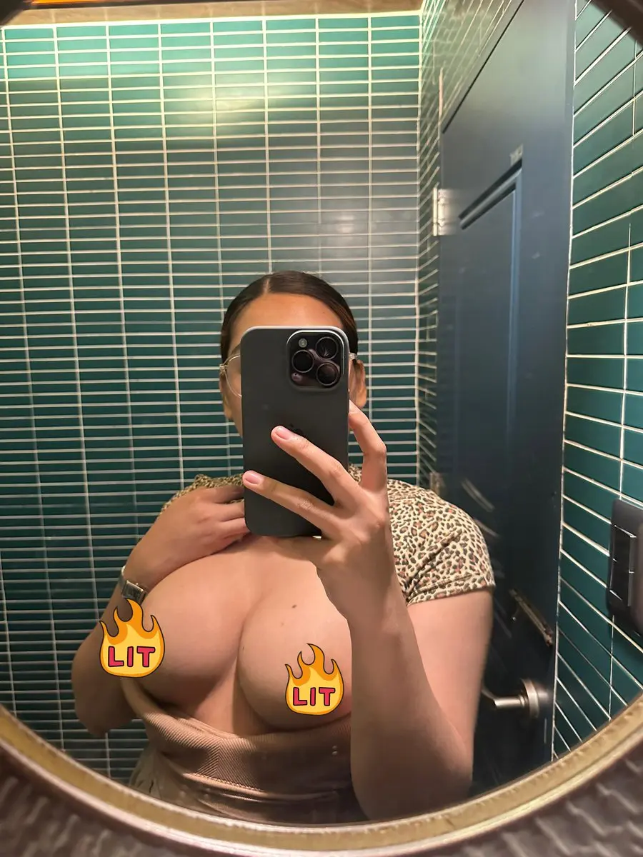GvhJZZsW8AAXUiR.webp
