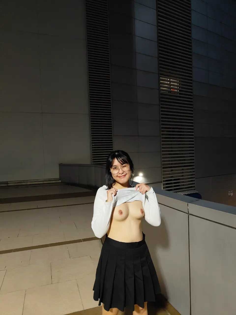 RDT_20251128_1721305779288620779378636.webp