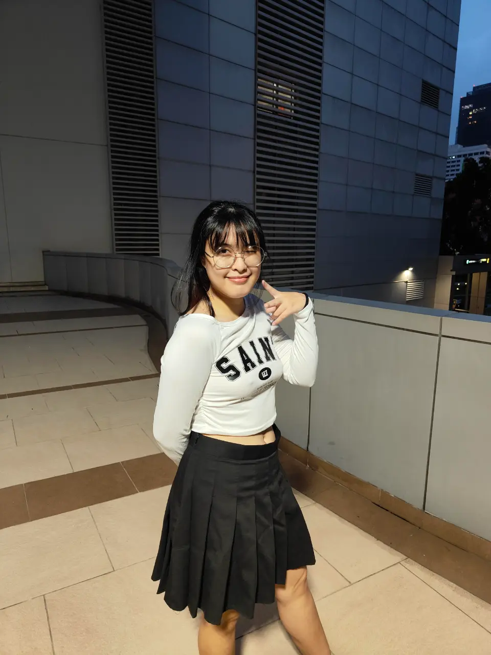 RDT_20251128_1721268548897378361141476.webp