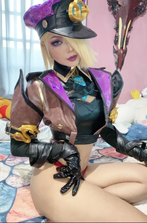 Mercyuyu almost naked