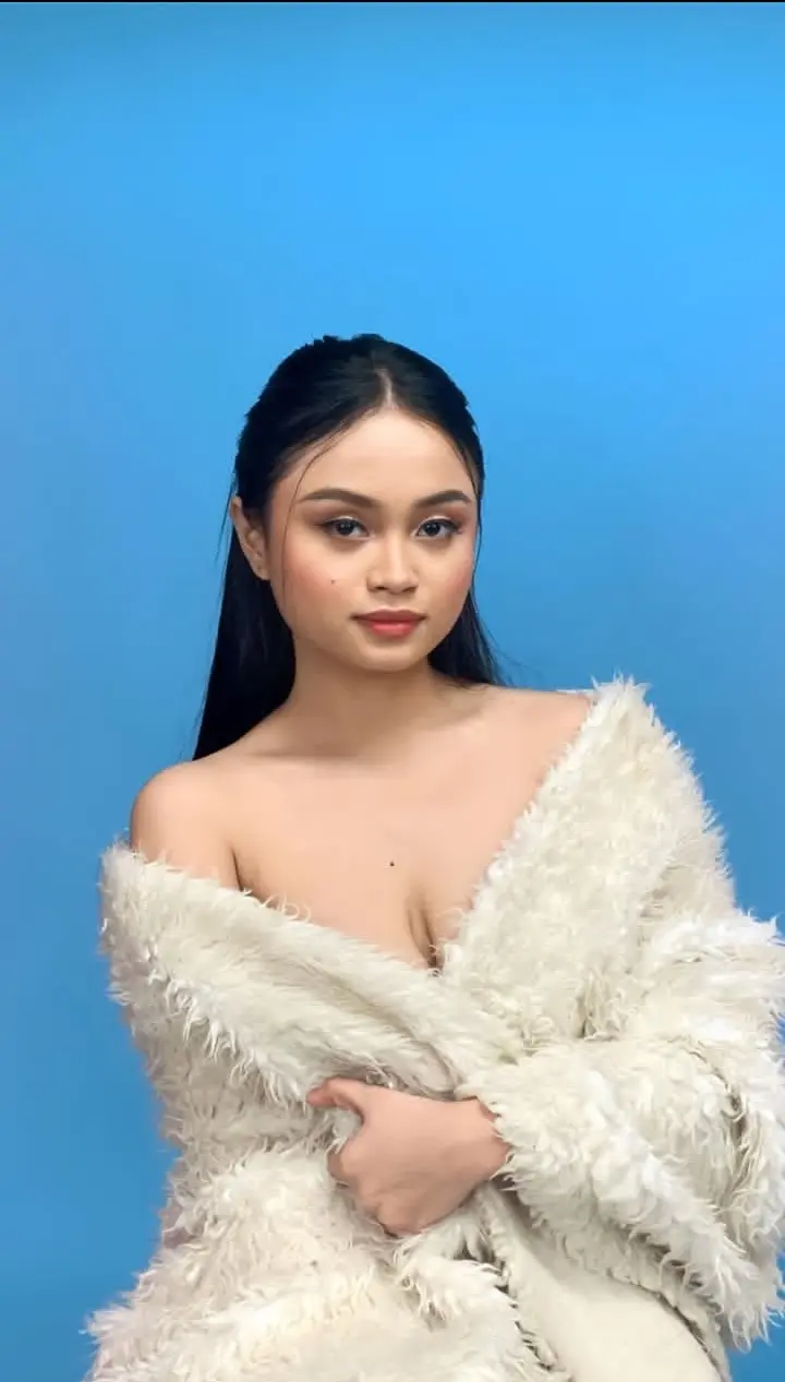 Those cleavage clears