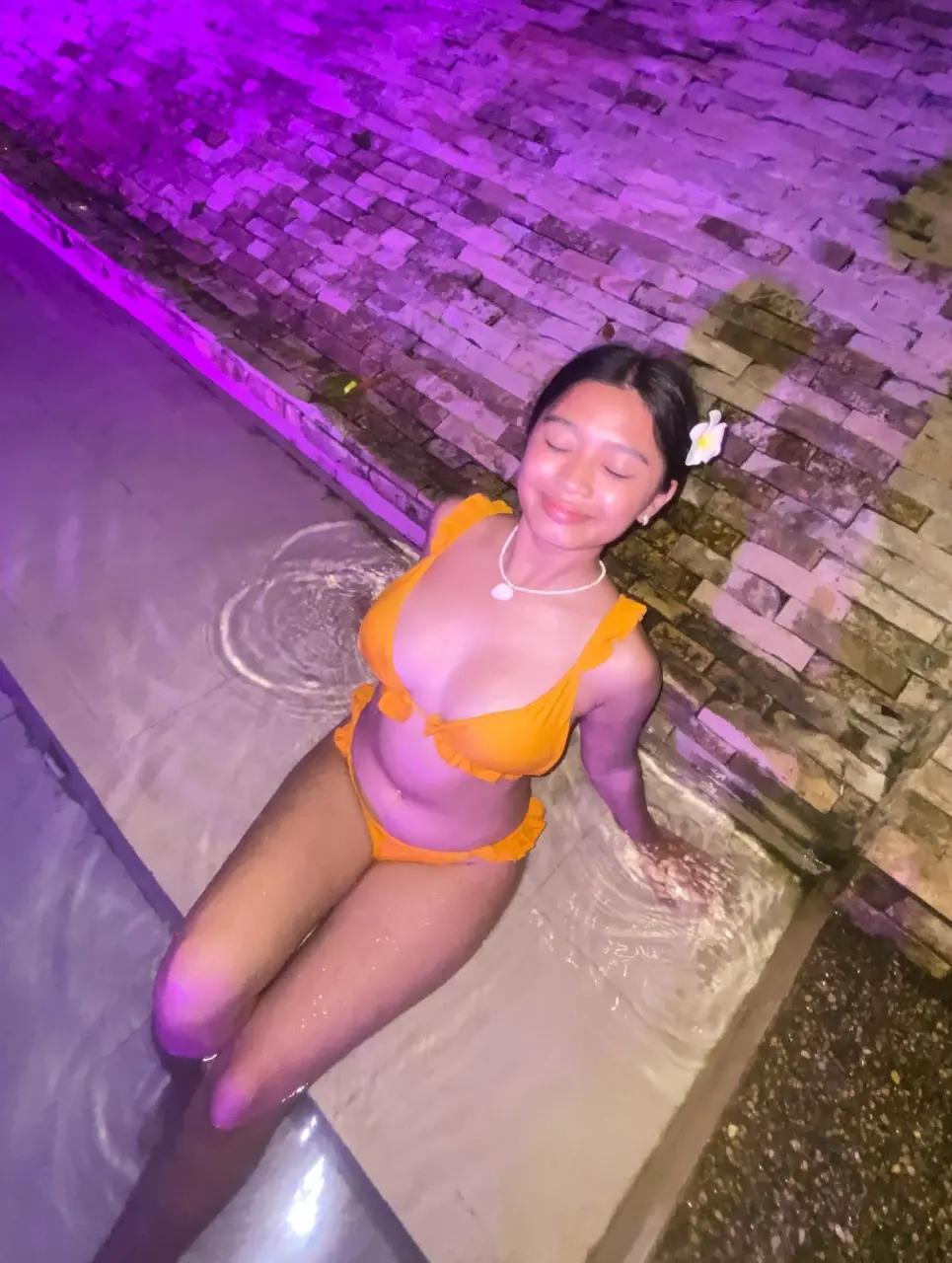 Too hot for daylight-catch me glowing under the stars ✨_bikininights _nightswims(JPG)_2.webp