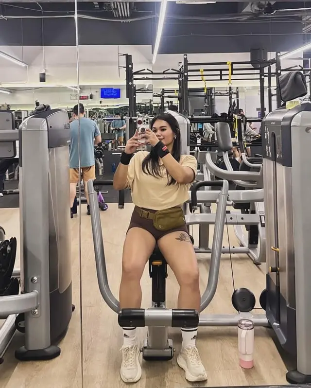 train-chest-with-me-v0-ubax3z4ayr7g1.webp