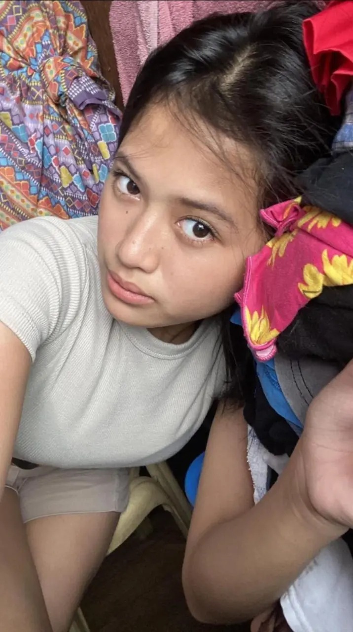 Pretty eye pinay