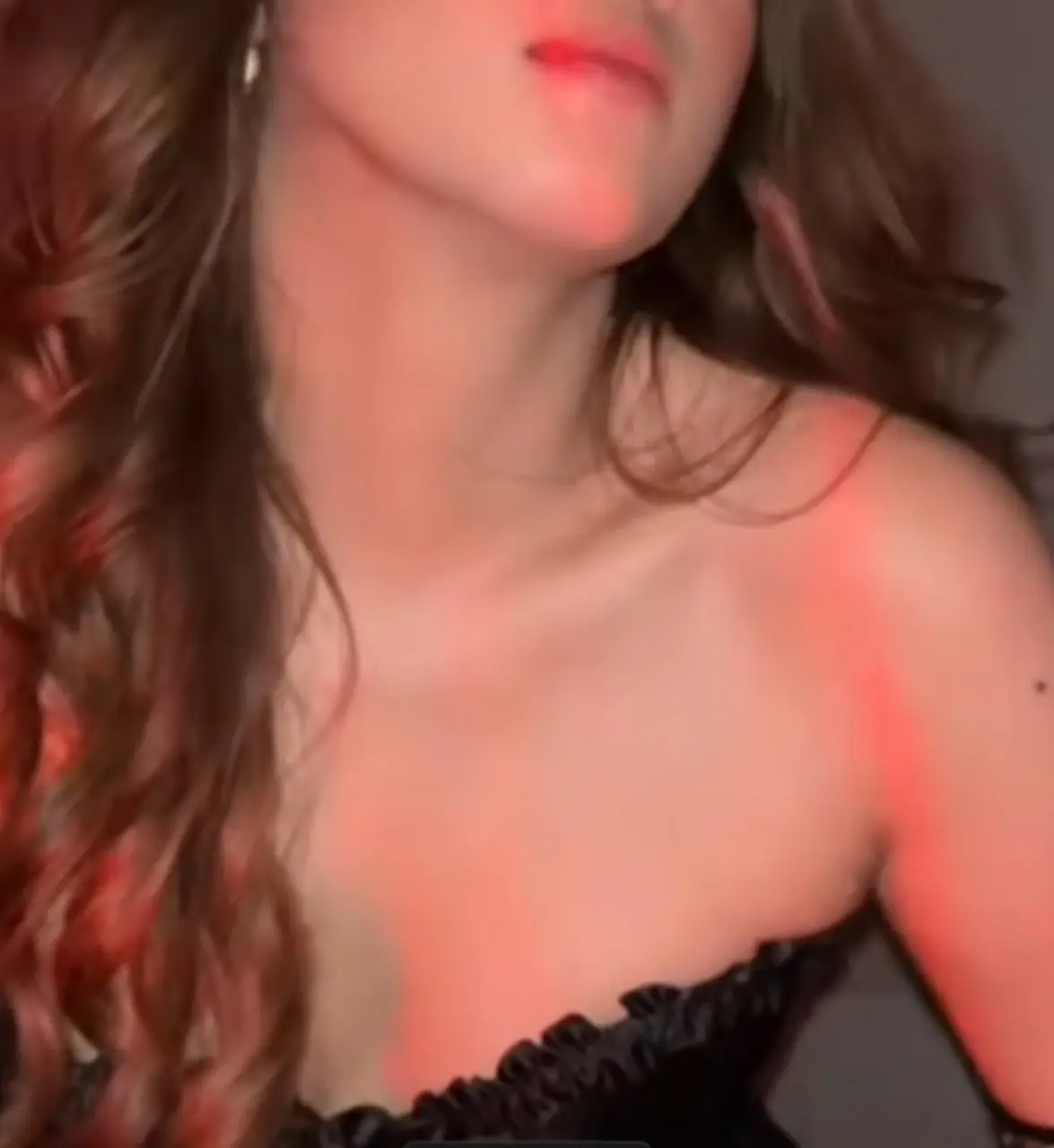 Titang MiLF na mukhang dalaga