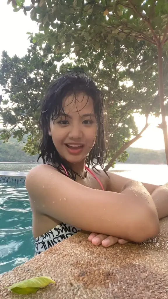 eunicerain.mp3_video(3).webp
