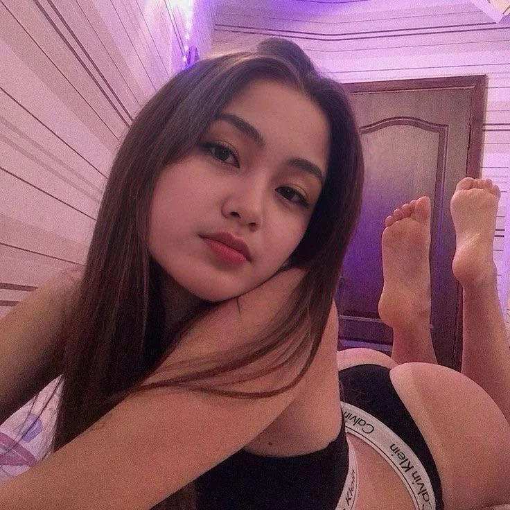 im-looking-daddy-buy-my-contents-feet-to-help-me-for-cheap-v0-2bhd9ycyrz3f1.webp