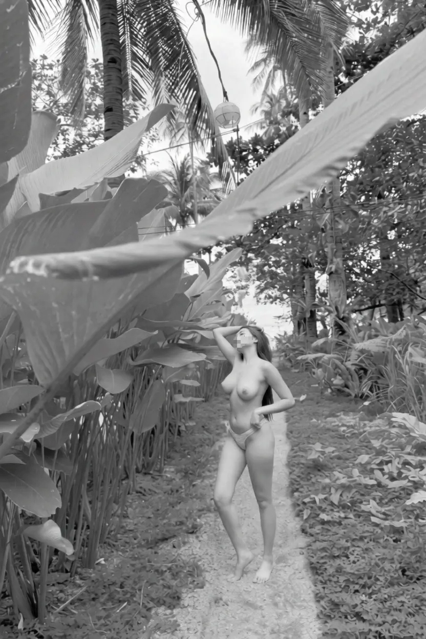Hot & H*rny Wifey