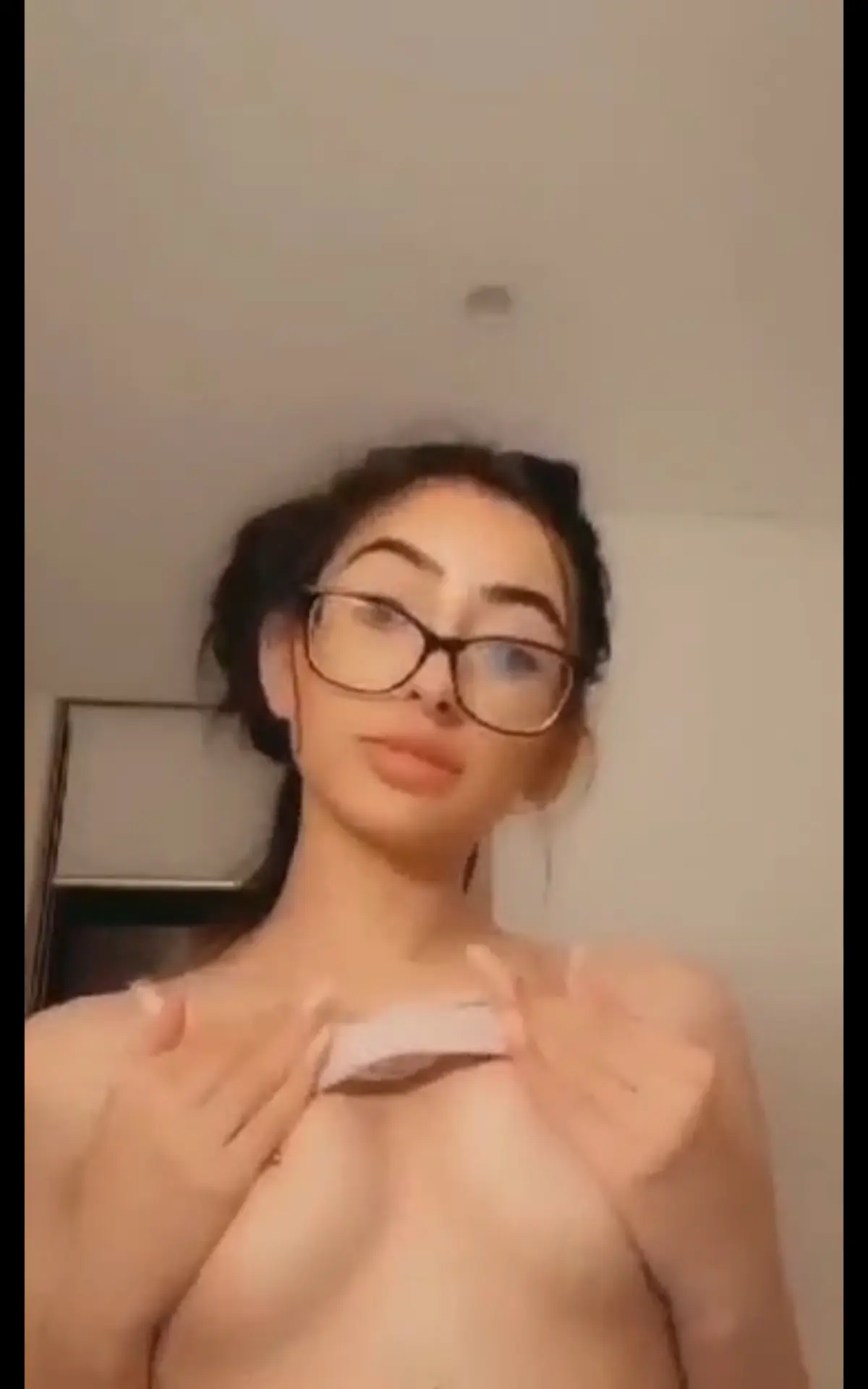 Solid na solid mestiza with glasses