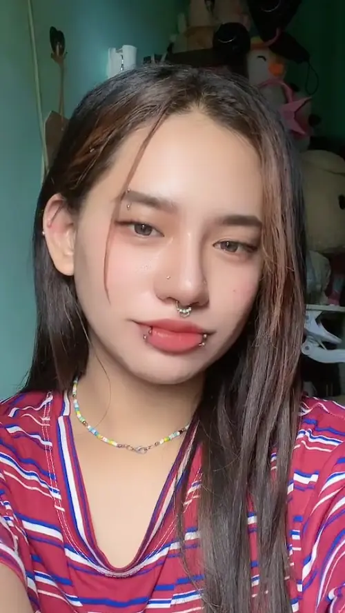 Mahilig sya sa piercing