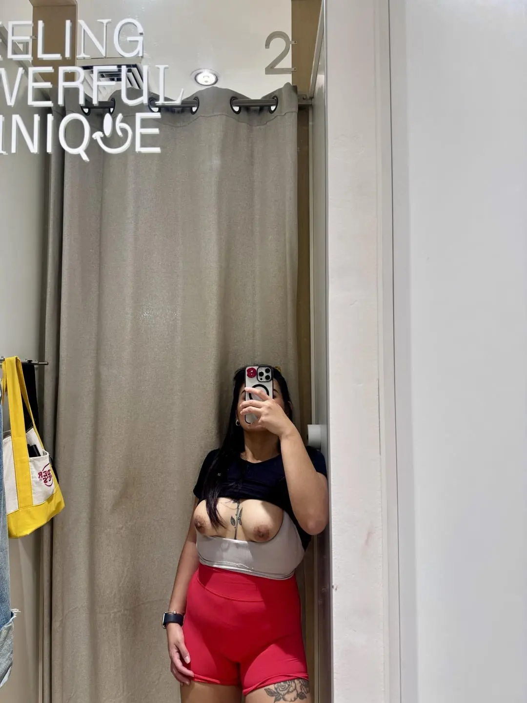 Medyo thicc baddie postgym selfies
