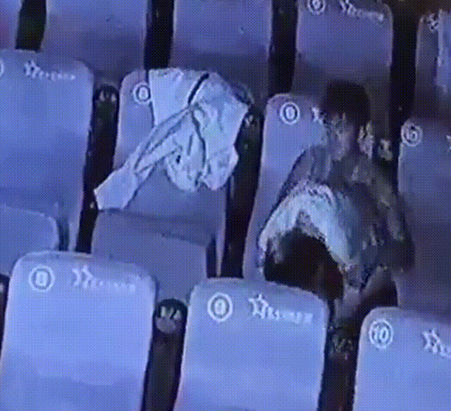 qxEXjHkqTLTkOirc 00_00_10-00_00_15.gif