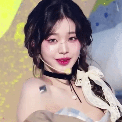 Kpop accidents (nipslip, panty-slip) Wonyoung