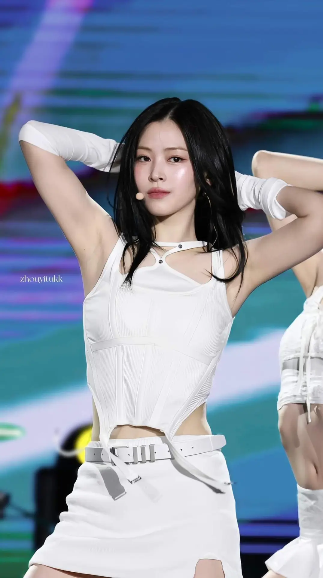 ITZY - Ryujin crotch shot