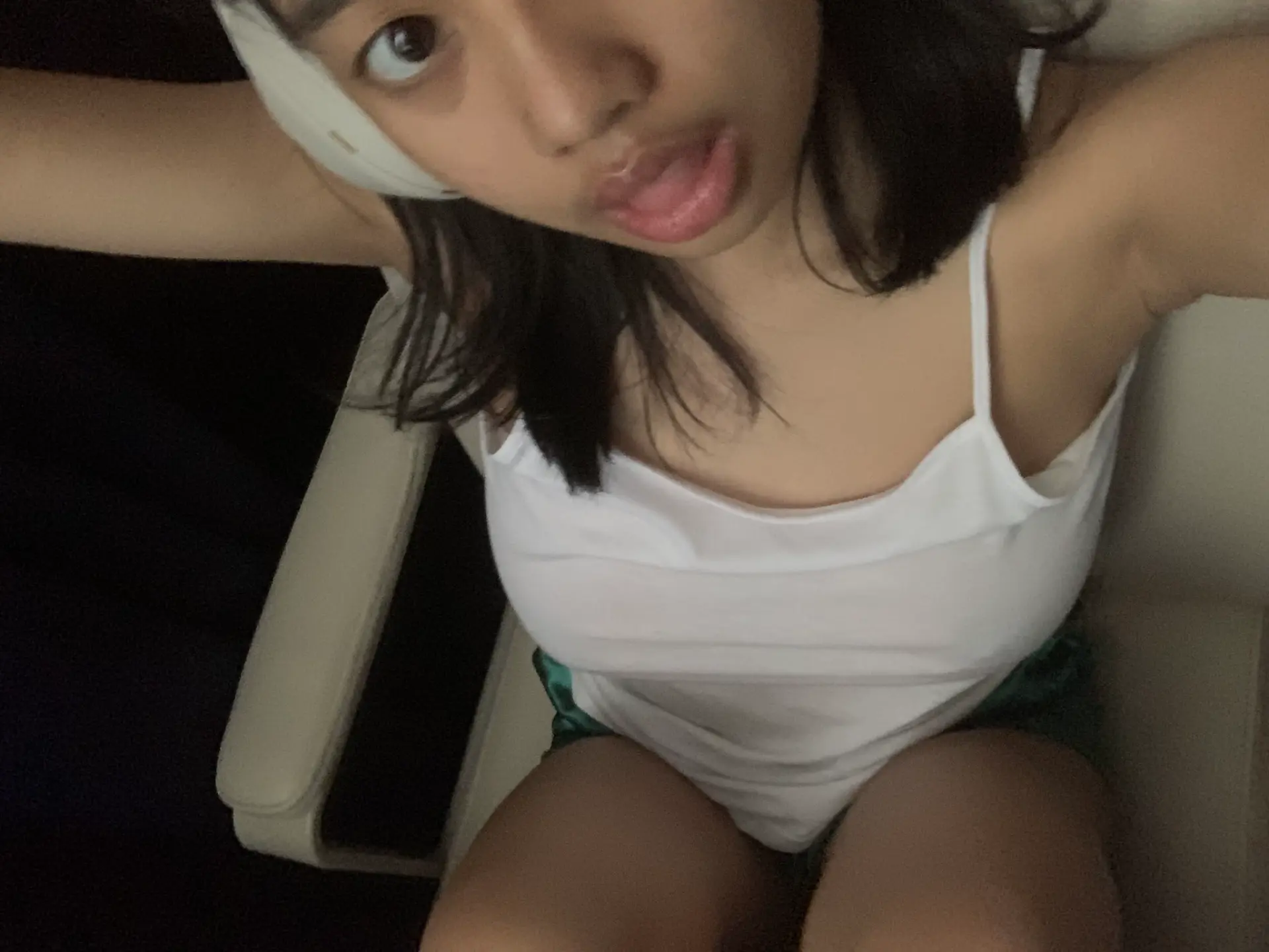 Gi_Noe4a4AECRM8.webp