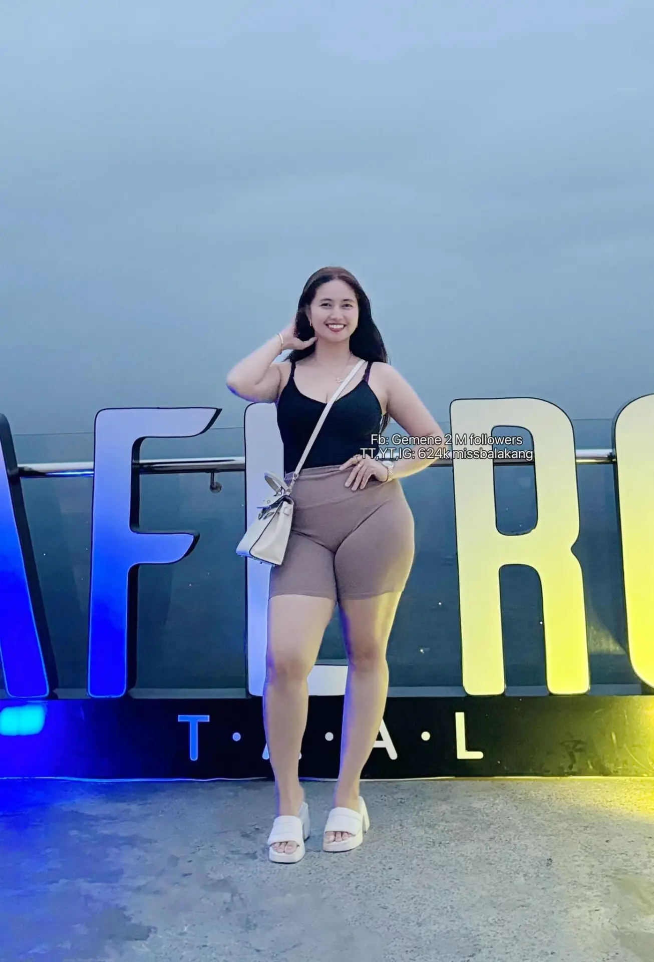 Milf Tita - Thick Thigh Big ass - Gemene Part 1