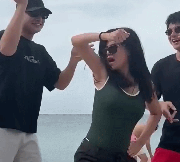 Nsfwph shorts | b14 |\|c@ d3 \/3r@ (panty singit frontcheeks gyatt) PART2 kala ko sa taas lang malaman sa baba thicc din pala lol (x0.10 super slomo)