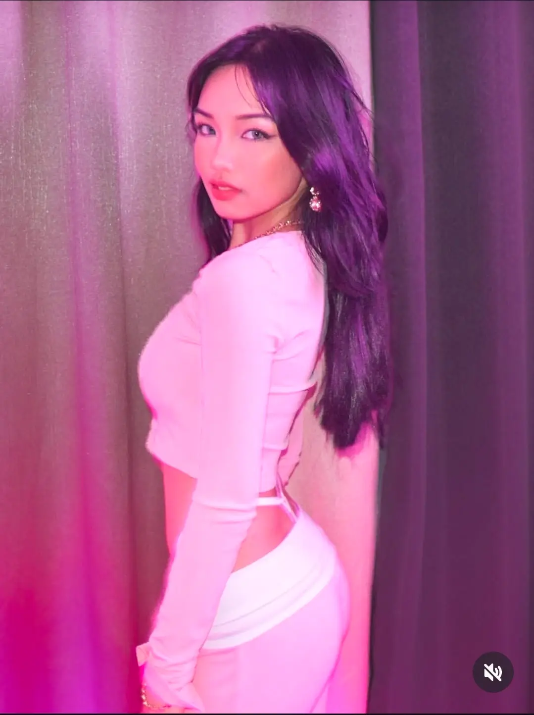 Baddie from maroon school (IG find)