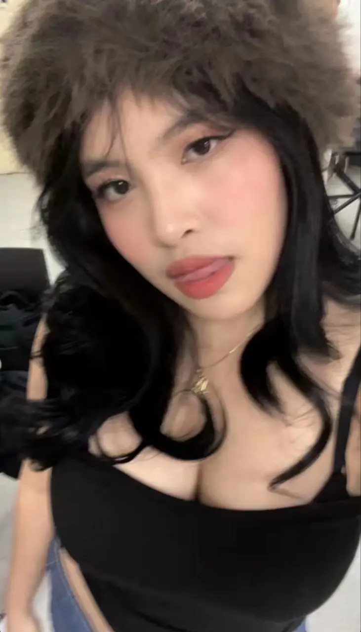 Laki ng boobs ni thicc bestie