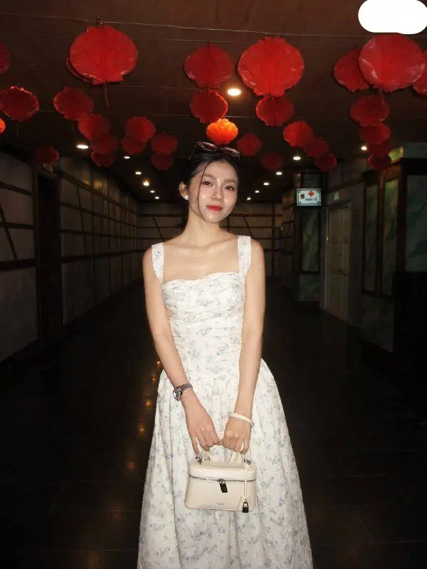 chinitawglass1.webp