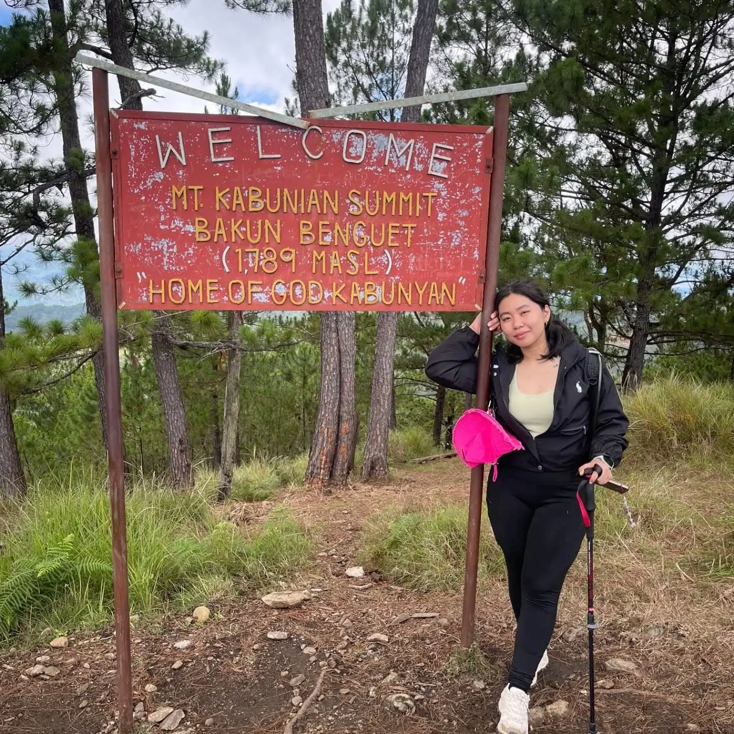 Sexy hiker grabe ang curves