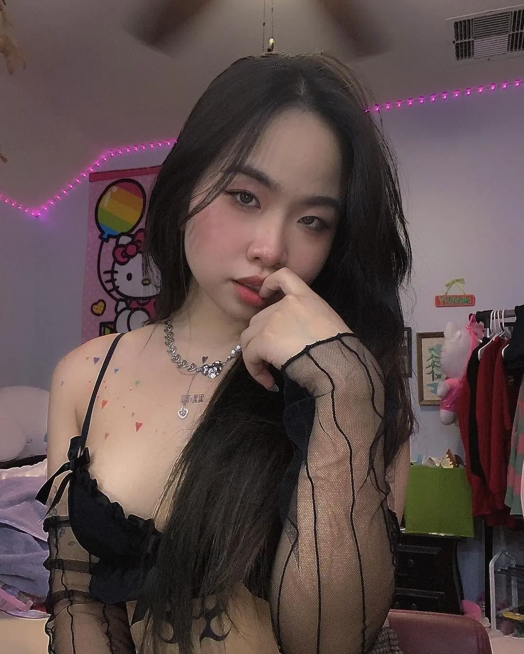 Vivían self proclamed whore likes to be shared pt1